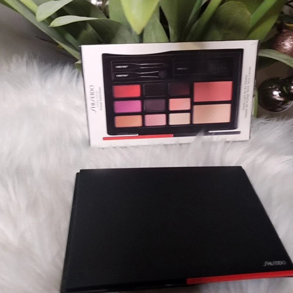 NIB Shiseido Ginza Tokyo Travel Light As Air Palette.new